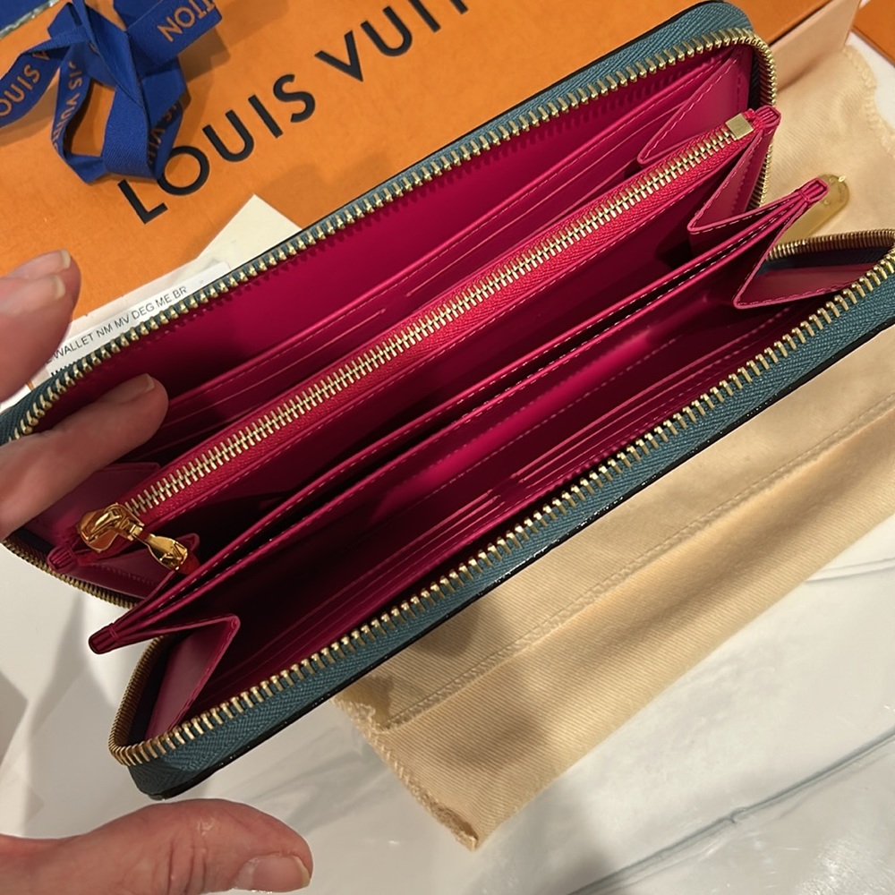 ‼️SOLD‼️💯% Authentic Louis Vuitton zippy wallet - Picture 15 of 16